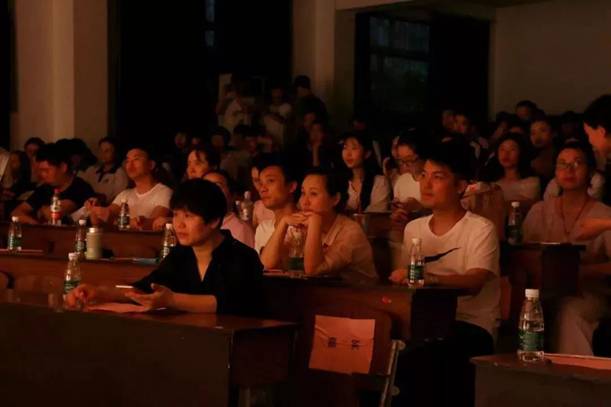 http://mpt.135editor.com/mmbiz_jpg/oEE0oicUmibV2tHKYl6Zic9sJiayejRYcjSOM3BxbicDLLZc1CsXG9PSYDzf8mkwM2DN00PPAe6XJK1jvpul6kqmEGA/640?wx_fmt=jpeg