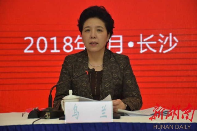 乌兰：以“三进”为重点做好高校思政工作