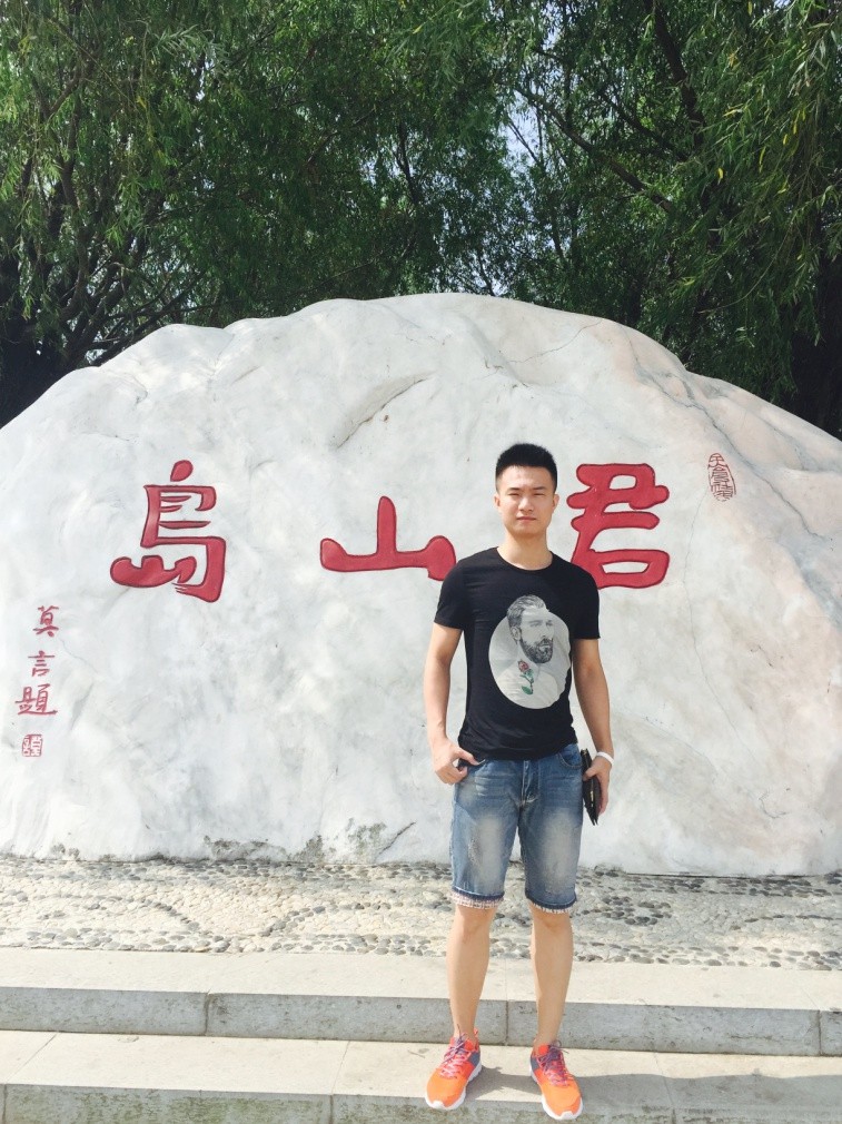 李  琨