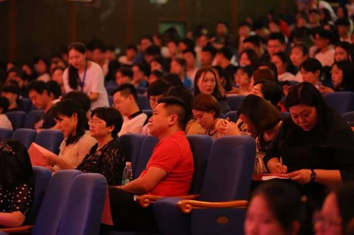 https://mmbiz.qpic.cn/mmbiz_jpg/v6utlCWbWKxoWUdpGGZdgw1AHX2FPrwU23XmecxzWxlXKEYZ8BxGiaRicKkkDXx1Luibk6UW9dzPHicm1t2KkS3Yag/640?wx_fmt=jpeg