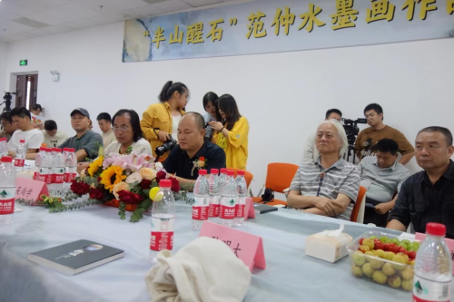 “半山醒石”范仲水墨画作品展研讨会在我校举行